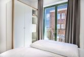 Schlafzimmer mit Kleiderschrank