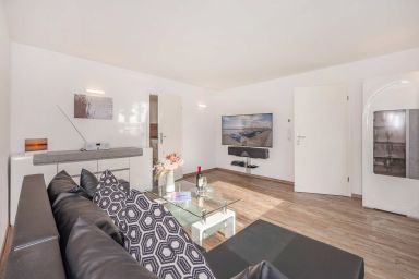 Insel Paradies - Moderne Ferienwohnung am See mit Terrasse und Gartenblick auf Usedom