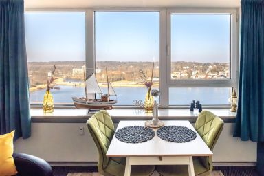 Wikingturm Etage 14 Nr. 1 - Ferienwohnung "Wikingturm Etage 14 Nr. 1" mit Blick auf Schleswig und die Schlei