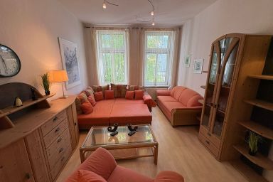 Haus Herzog - Wohnung Hummer - Komfortable Ferienwohnung mit Balkon nahe Ostseestrand und Zentrum in Rostock