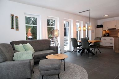 Cordula - Moderne Ferienwohnung Cordula mit Garten, Terrasse und E-Ladestation