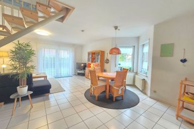 Ferienhaus Meertraum - Ferienhaus Meertraum in Neßmersiel modern mit schönem eingezäunten Garten