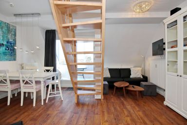 Haus am Park - 2 Zimmer Ferienwohnung für bis zu 4 Personen mit Loggia und Teilseeblick