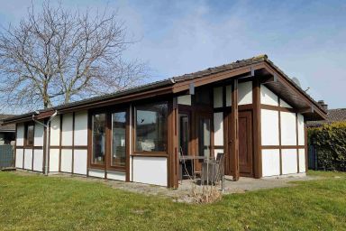 Haus F 21, Randlage mit Wiesenweitblick eingezäunt