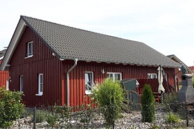 Schönes Ferienhaus in Zierow mit Terrasse und Grill