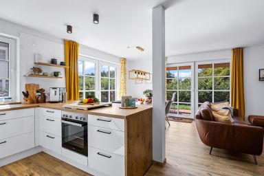Dünenrose und Tuttelduuv unter Reet mit Kamin und Garten - Dünenrose unter Reet mit Kamin und Garten