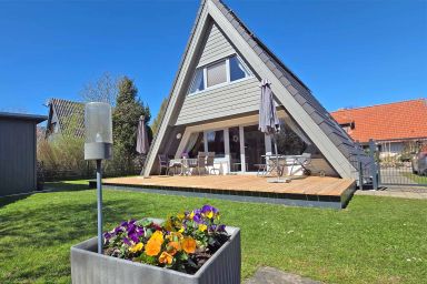 Zeltdachhaus mit Parkplatz vor der Haustür - Zaun und W-LAN - Zeltdachhaus