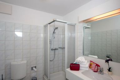 Park-Appartements Ostseebad Sellin 500 m zum Strand - Komfort-DZ Park 302