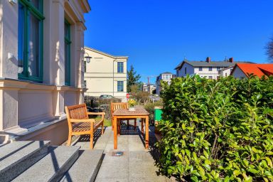 Villa Ostseewarte, STRANDNAH, teilw. SEEBLICK, FAHRSTUHL - Villa Ostseewarte Whg. 2, TERRASSE m. STRANDKORB