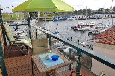 Yachthafenidyll, Einzelbalkon direkt am Wasser, 2 Schlafz - Ferienwohnung Yachthafenidyll