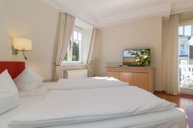 FeWo Am Strand / Strandvilla Belvedere (Ostseeallee) - FW 45, Ferienwohnungen am Strand - max. 4 Erw. Personen