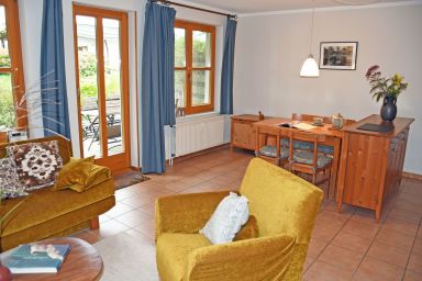 Ferienwohnungen im Fischerdorf und unterm Reetdach - 02 Ferienwohnung mit Gartenterrasse