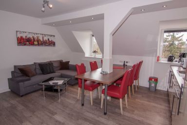 142 Ölhafen Ferienwohnungen - Ölhafen DG - 3 Schlafzimmer, zentrums- und strandnah