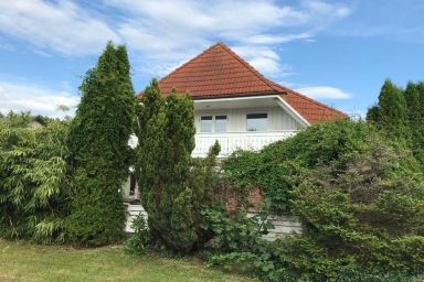 Freistehendes Ferienhaus in Bastorf mit Garten und Terrasse