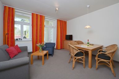 Ferienwohnung 6 mit Sauna WLAN 6 Pers. Sellin auf Rügen Villa Celia  200 m vom Strand entfernt