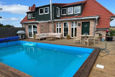 Ferienhaus"Huus an`t Diek" Luxus in Deichnähe mit Pool, Nähe Norddeich