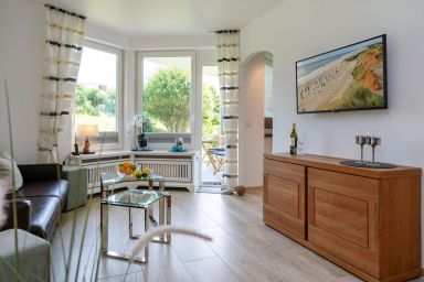 Strandperle - Modernes 2-Zimmer App. mit Terrasse, PKW-Stellplatz, WLAN. Haustiere erlaubt.