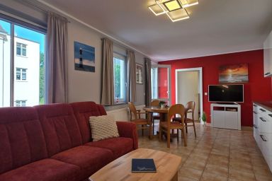 Ferienwohnung S33 "Leuchtturm" - Strandnahe 2-Zi.-Fewo mit Balkon für 3 Personen in ruhiger Lage