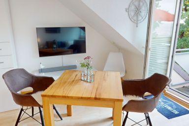Gästehaus Windrose - Gemütliche Dachgeschoss-Wohnung mit kleinem Balkon und Meerblick in Pelzerhaken