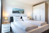 Schlafzimmer mit Kleiderschrank