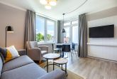 Wohn-/Essbereich mit Zugang zur Loggia