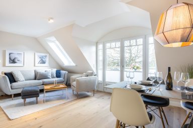 Blinkfüür - Moderne 3-Zimmer-Ferienwohnung für bis zu 4 Personen mit Balkon.