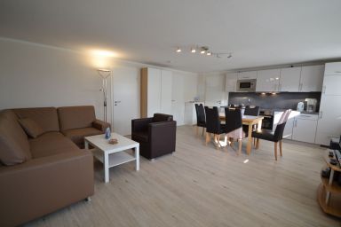 Appartementhaus Königshöhe - Schöne Ferienwohnung mit Terrasse für 4 Personen in Strand- und Hafennähe