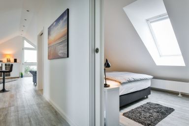 Berliner Ring - Moderne Dachgeschosswohnung mit Panoramafenster in ruhiger, strandnaher Lage von Hörnum.