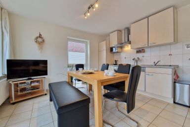 Ferienwohnung Rieke Norddeich - Komfortable Ferienwohnung Rieke Norddeich mit Balkon nahe Sandstrand und Zentrum