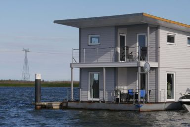 Floating Houses - "schwimmende Ferienhäuser" in Kröslin - Haus 3 - FLOATING HOUSES - komfortable schwimmende Ferienhäuser im Krösliner Yachthafen