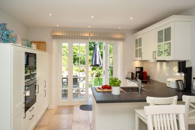 Haus Carstensen Nord - Reetdachhaus für 7 Pers. mit Sauna, Garten, Stellplatz, WLAN, Haustiere erlaubt.