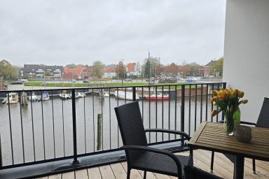 Ferienwohnung NorderHafen - Moderne Ferienwohnung NorderHafen mit Balkon und Blick auf das Norder Tief