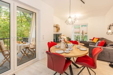 Ferienwohnung SonnenReich - Moderne Ferienwohnung in Kölpinsee mit Balkon – nur 600 m vom Strand entfernt