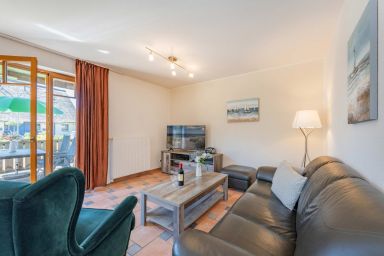 Ferienwohnung Wassermann mit Terrasse, Sauna und Blick auf das Achterwasser - Moderne Ferienwohnung mit Terrasse & Garten – Erholung am Achterwasser