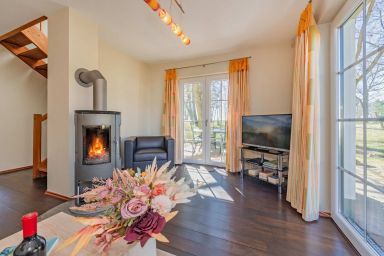 Ferienhaus "Ferien am Haff" mit Sauna, Kamin und Terrasse - Freistehendes Ferienhaus mit Sauna & Kamin, ruhig gelegen im Grünen