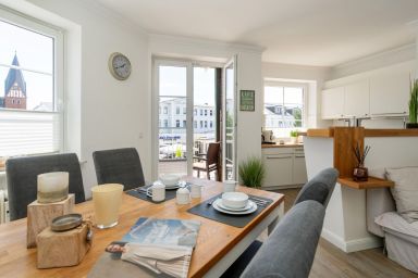 Syltliebe - Modernes und zentrales App. für 4 Personen mit Balkon, PKW-Stellplatz, WLAN.