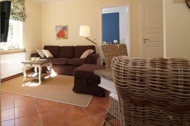 Kaiserliches Postamt - 55 m² Ferienwohnung für 3 Personen, 2 SZ, Balkon, stilvoll & maritim