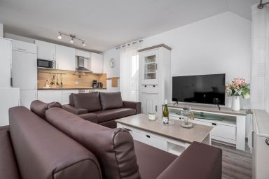 Bahnhofstraße 10 - Wohnung 3 - Ferienwohnung in Zingst mit Balkon nahe Strand und Zentrum