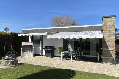 Freistehendes Ferienhaus in Tossens mit Möblierter Terrasse