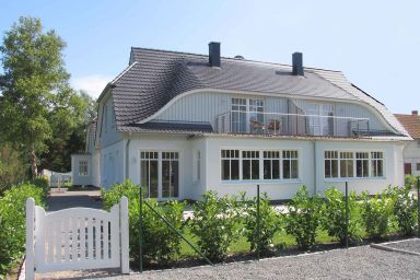 Ferienhaus mit Terrasse und Balkon