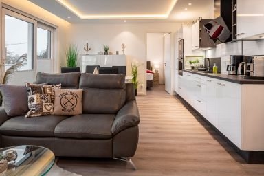 Penthouse Ostseefeeling - Ferienwohnung mit Fahrradkeller, Parkplatz und Terrasse