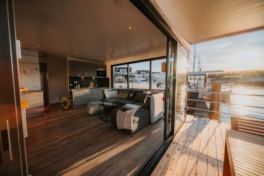 Schwimmendes Haus - Hausboot Trinity - Hausboot Trinity