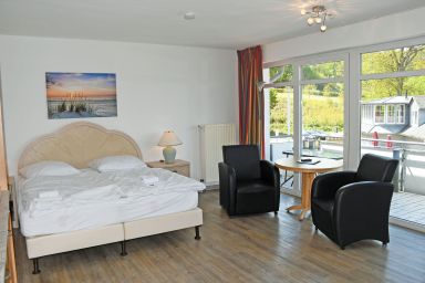 Appartementhaus am Strand m. Balkon Göhren (OR 10-18) - 18 schöne 1-Raum-Fewo mit Seeblick, Strandlage mit Balkon