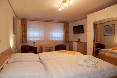 Ferienunterkünfte Schröder mit WLAN, Garten & Grill - Ferienzimmer 2