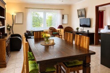M9 Ferienwohnung mit Balkon am Waldrand im Ostseeland - 4-Raum-FeWo, Kaminofen, Balkon (max. 6 Personen, 105m², OG)