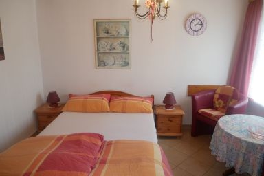 Ferienwohnungen Eva-Maria, 500m zum Strand, WLAN - Ferienwohnung Rot