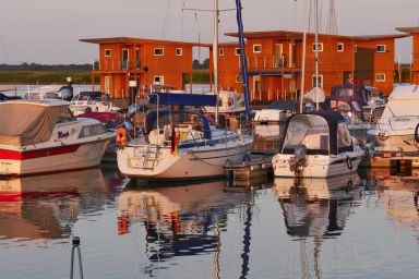 FLOATING HOUSES Classic - Kröslin / bis zu 6 Pers. - Haus 3 / keine Haustiere