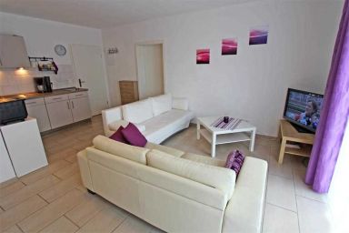 Ferienwohnungen Neppermin USE 2940 - USE 2943-Poolblick