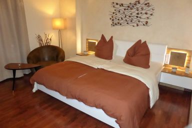 Guido's Ostseetraum, an idyllischen Stränden relaxen, Wiek - Appartement mit Küche, Doppelbettzimmer