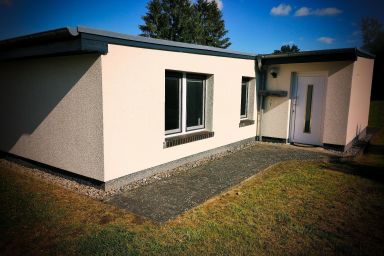 Ferienhaus in Samtens mit Garten, Terrasse und Grill